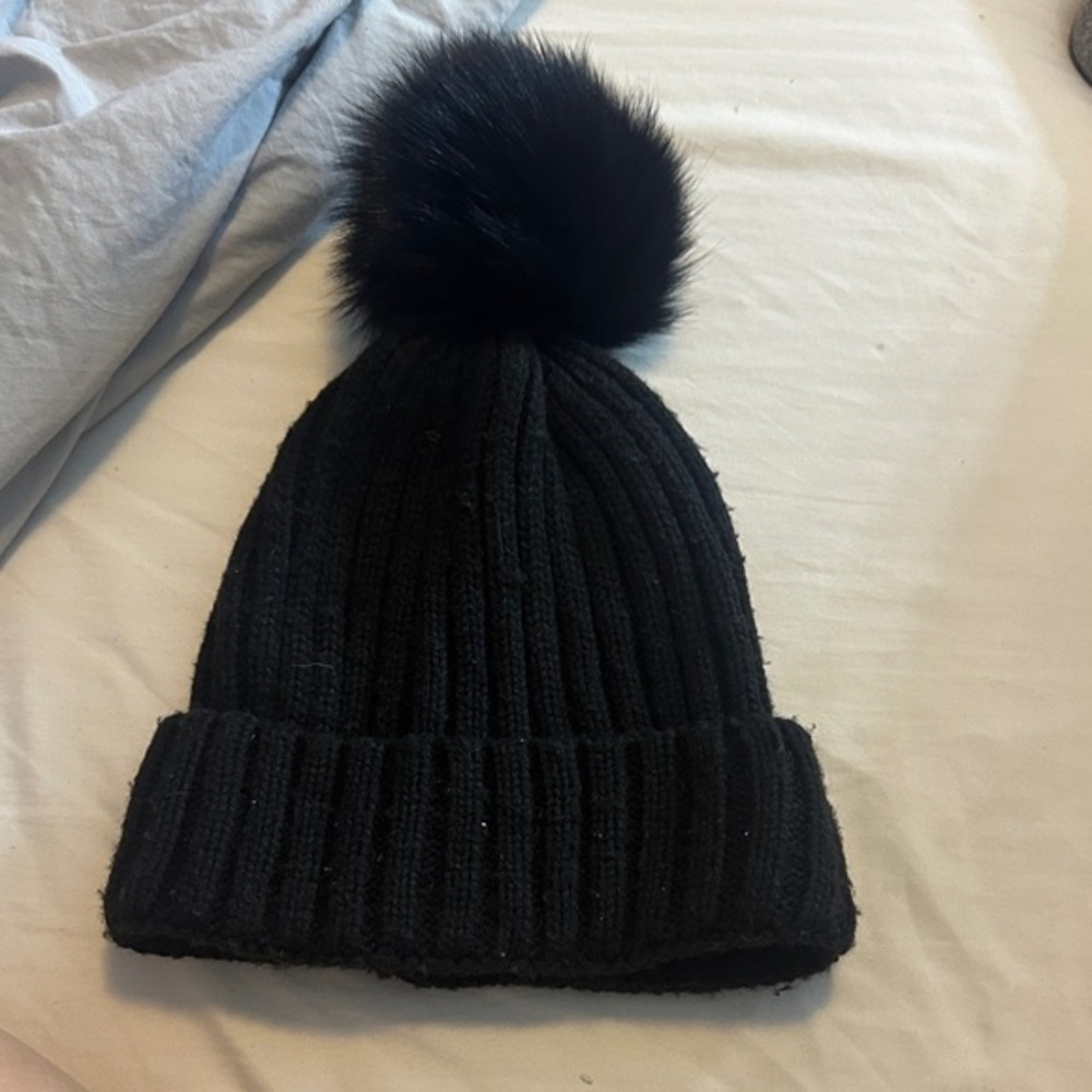 Elegant Black Knit Hat with Pom-Pom